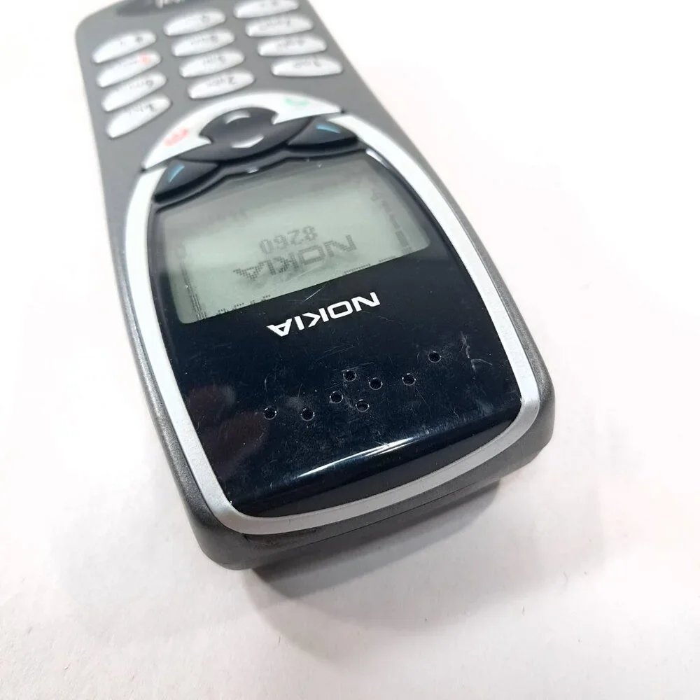 Vintage Nokia 8260 grey Cell Phone Non-Working Sample Collector's display‎